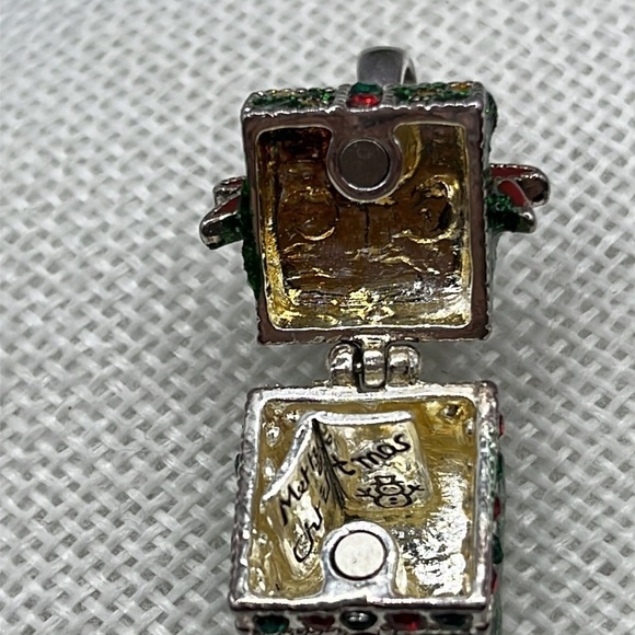 Christmas Gift Box Present  Pendant with a Christmas wish large Bale. Silvertone - Picture 8 of 12